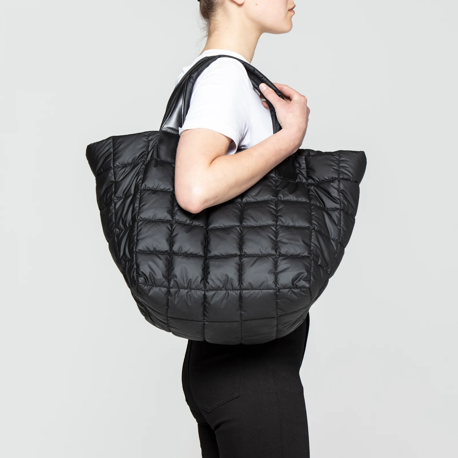 VeeCollective Taschen für Frauen: Minimalistisches Design und hohe Funktionalität im Online-Shop von Klaas.
