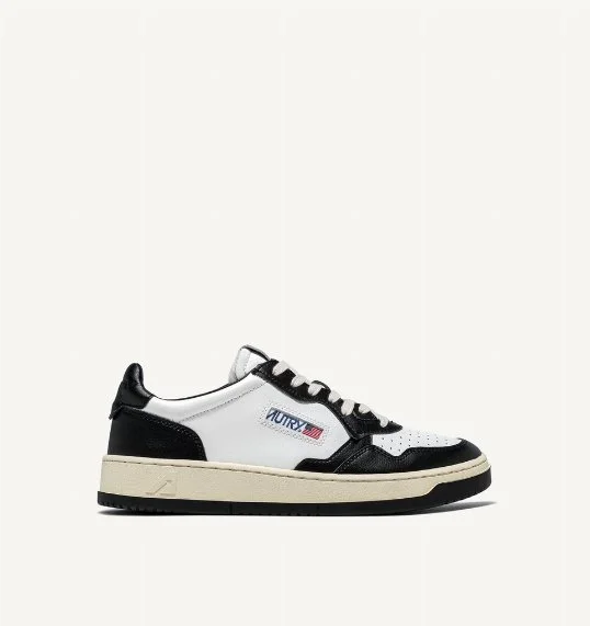 Sneaker Medalist in White/Black